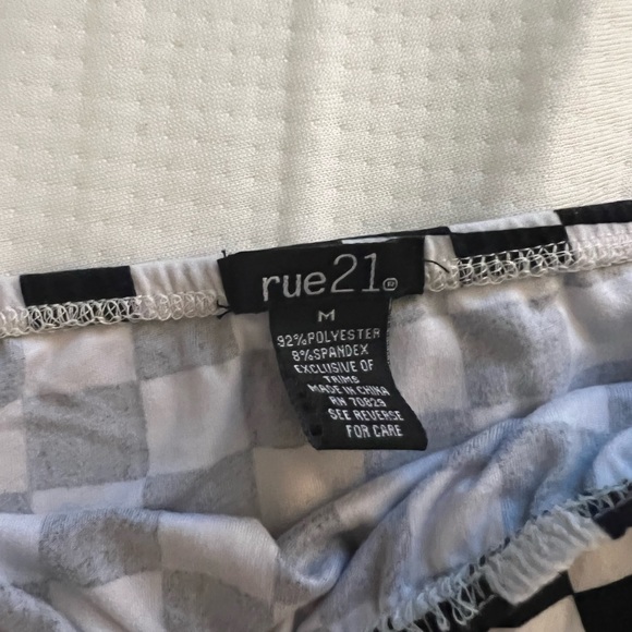 Black and white checkered skirt - Picture 2 of 2